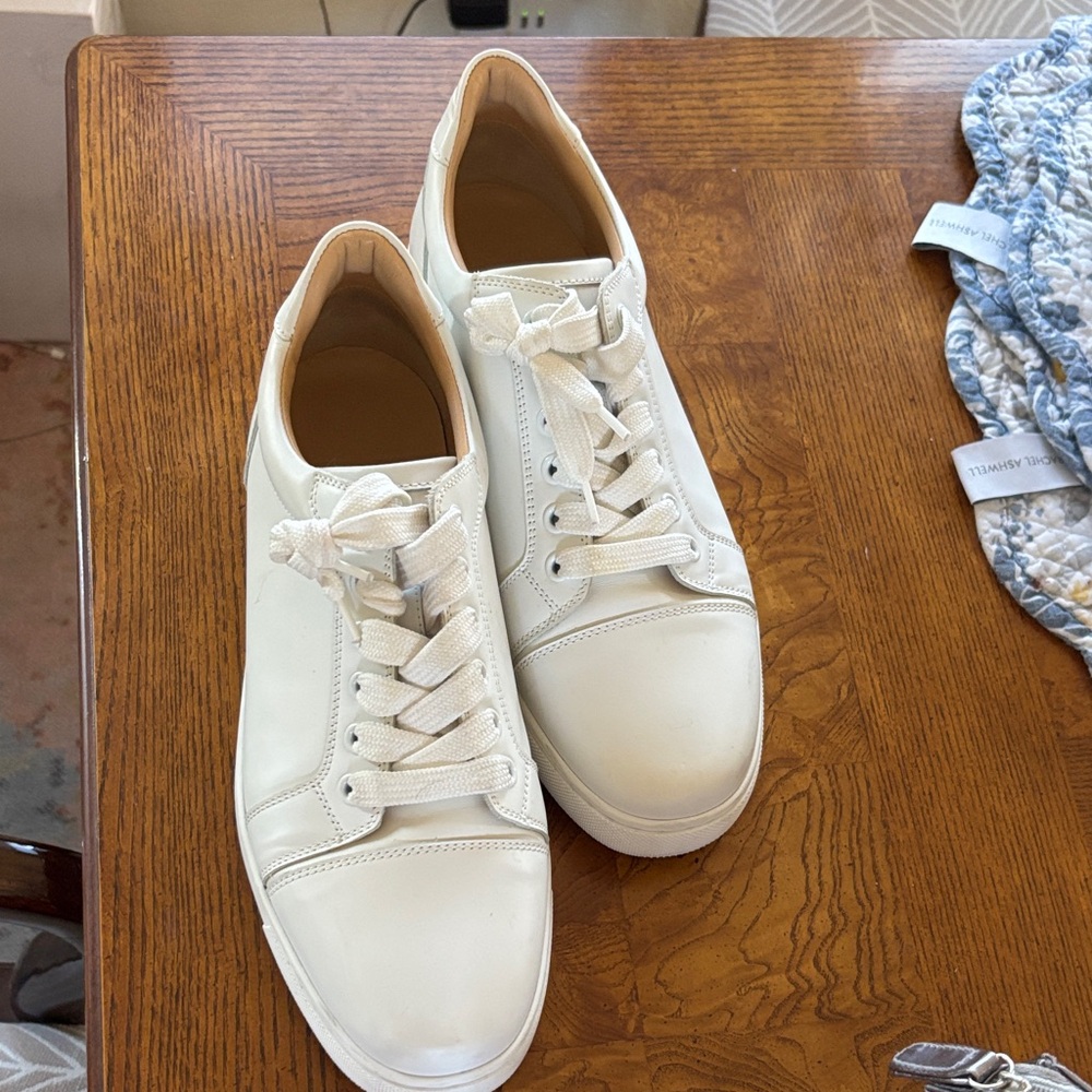 ❤️🌺Christian Louboutin🌺❤️ White Leather Sneakers